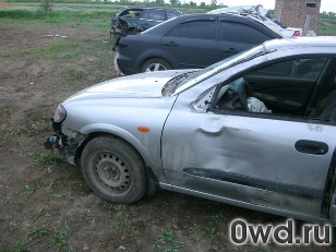 Битый автомобиль Nissan Almera