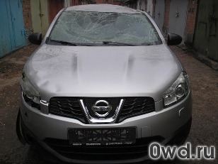 Битый автомобиль Nissan Qashqai