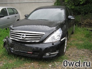 Битый автомобиль Nissan Teana