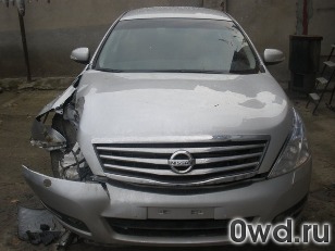 Битый автомобиль Nissan Teana