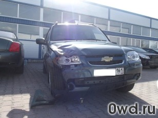 Битый автомобиль Chevrolet Niva