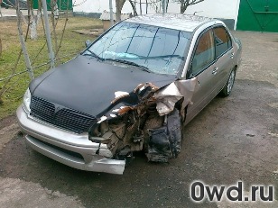 Битый автомобиль Mitsubishi Lancer Cedia