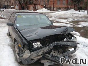 Битый автомобиль Nissan Laurel