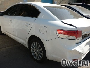 Битый автомобиль Toyota Avensis