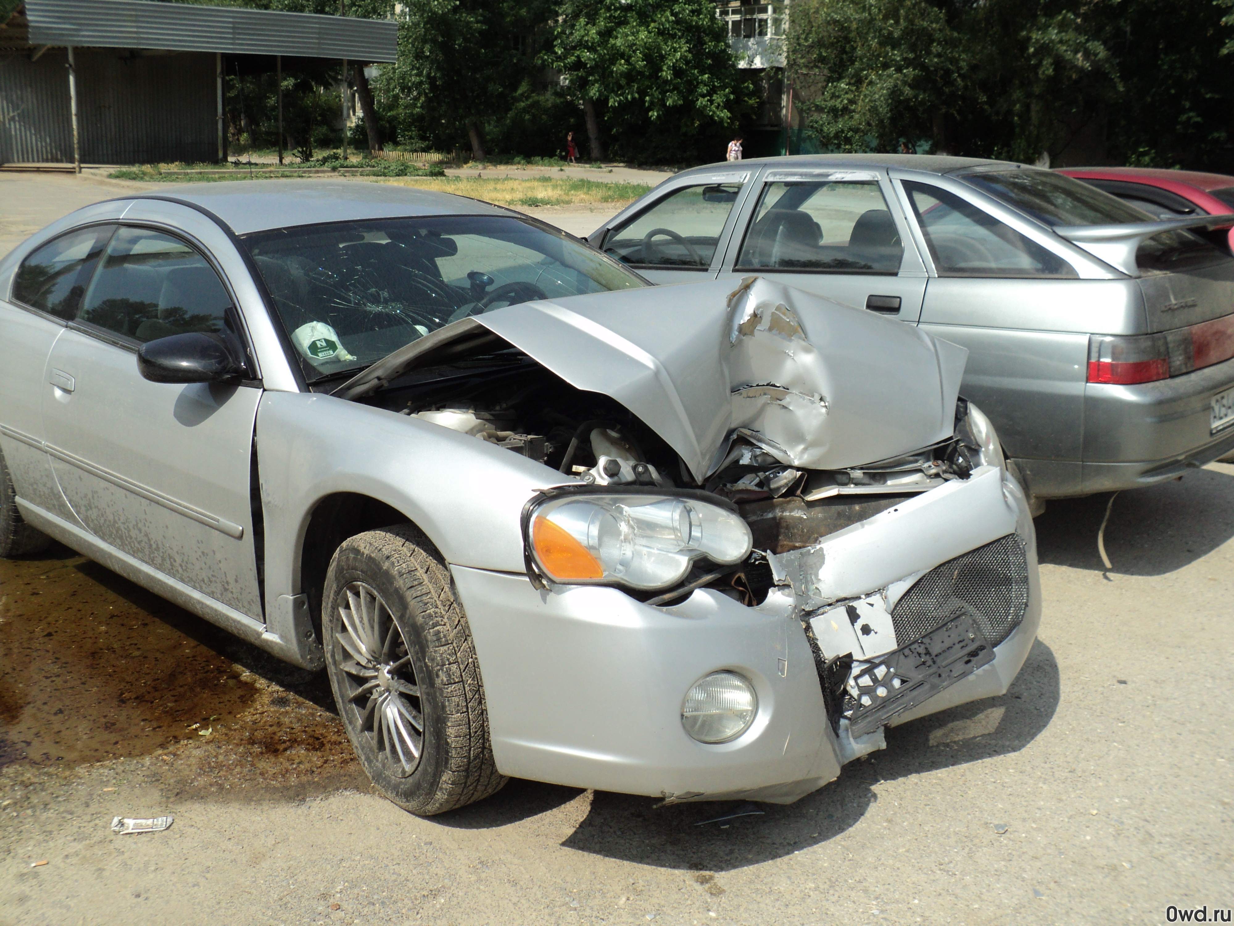 Битый автомобиль Chrysler Sebring (2004) в Ростове-на-Дону